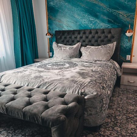 Suru Hotel & Restaurant بوستين المظهر الخارجي الصورة