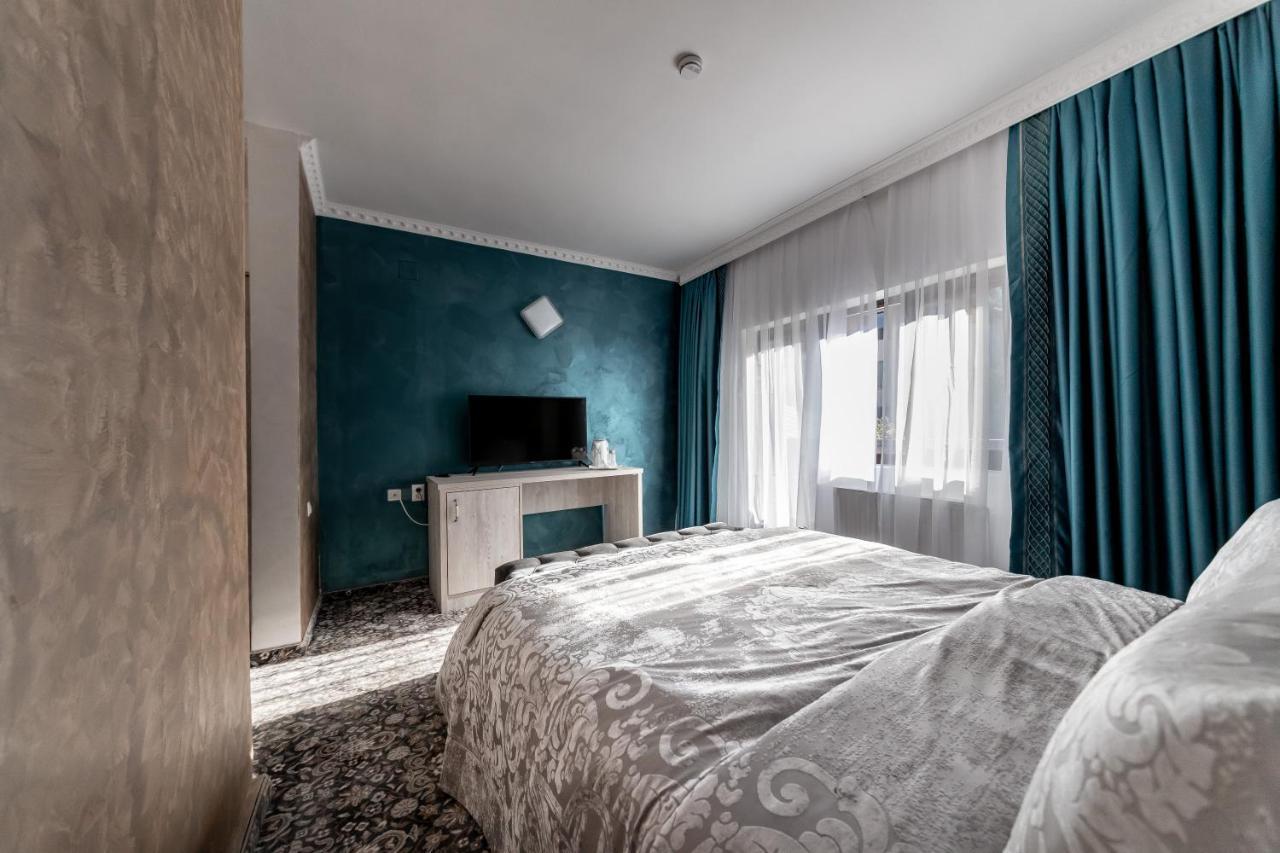 Suru Hotel & Restaurant بوستين المظهر الخارجي الصورة