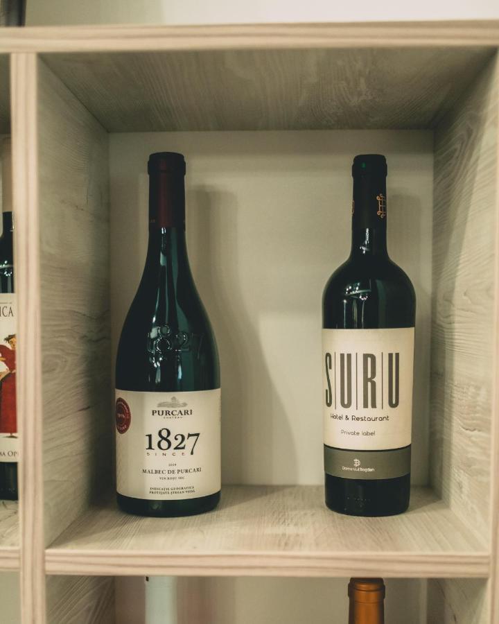 Suru Hotel & Restaurant بوستين المظهر الخارجي الصورة