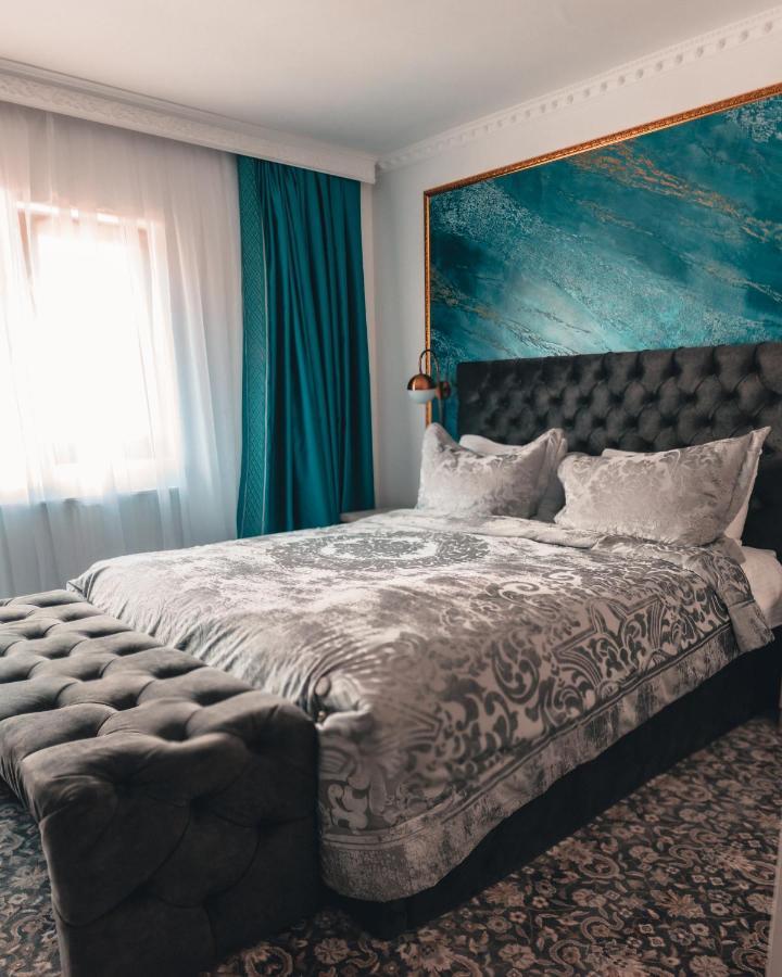 Suru Hotel & Restaurant بوستين المظهر الخارجي الصورة
