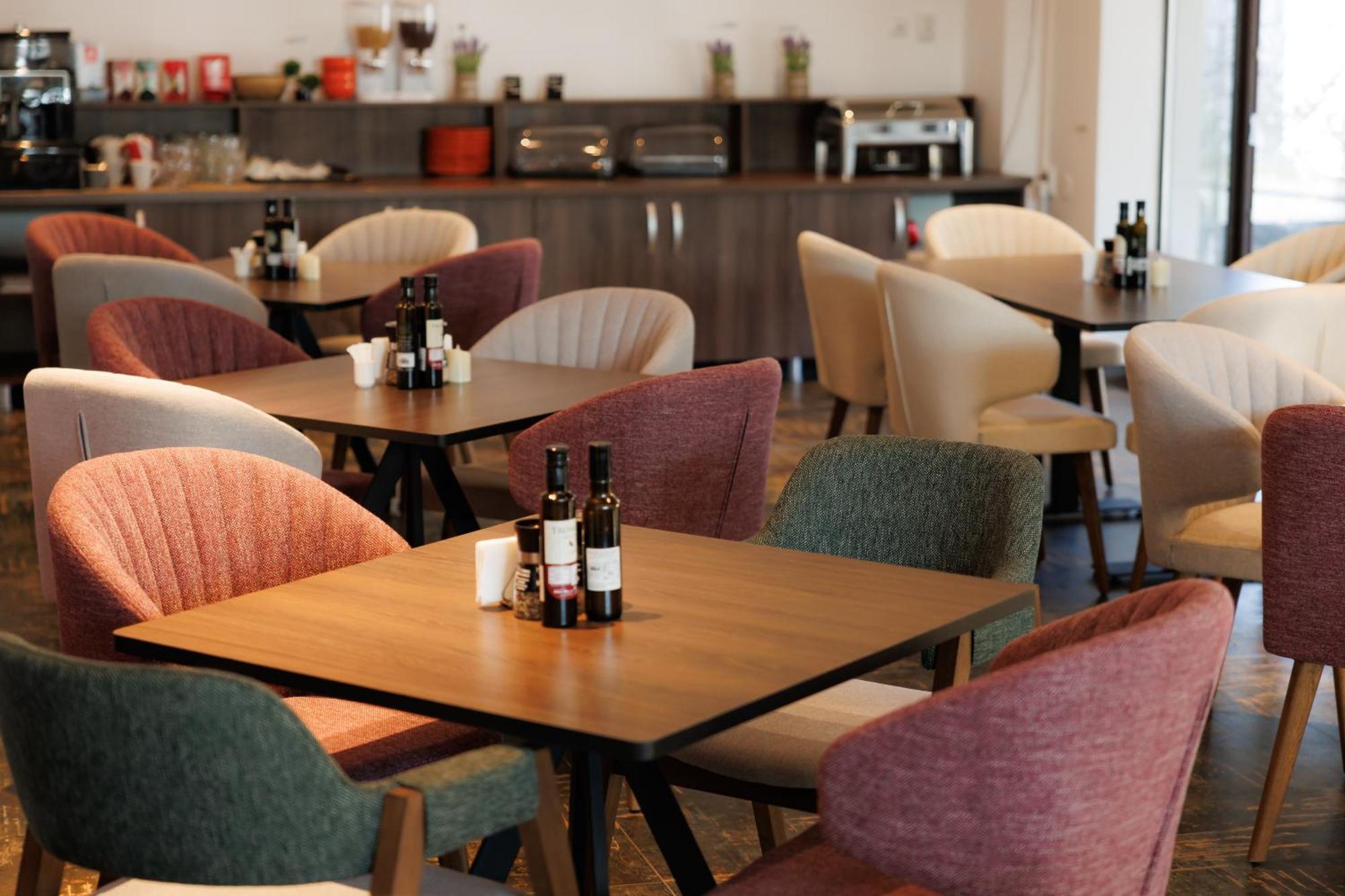 Suru Hotel & Restaurant بوستين المظهر الخارجي الصورة